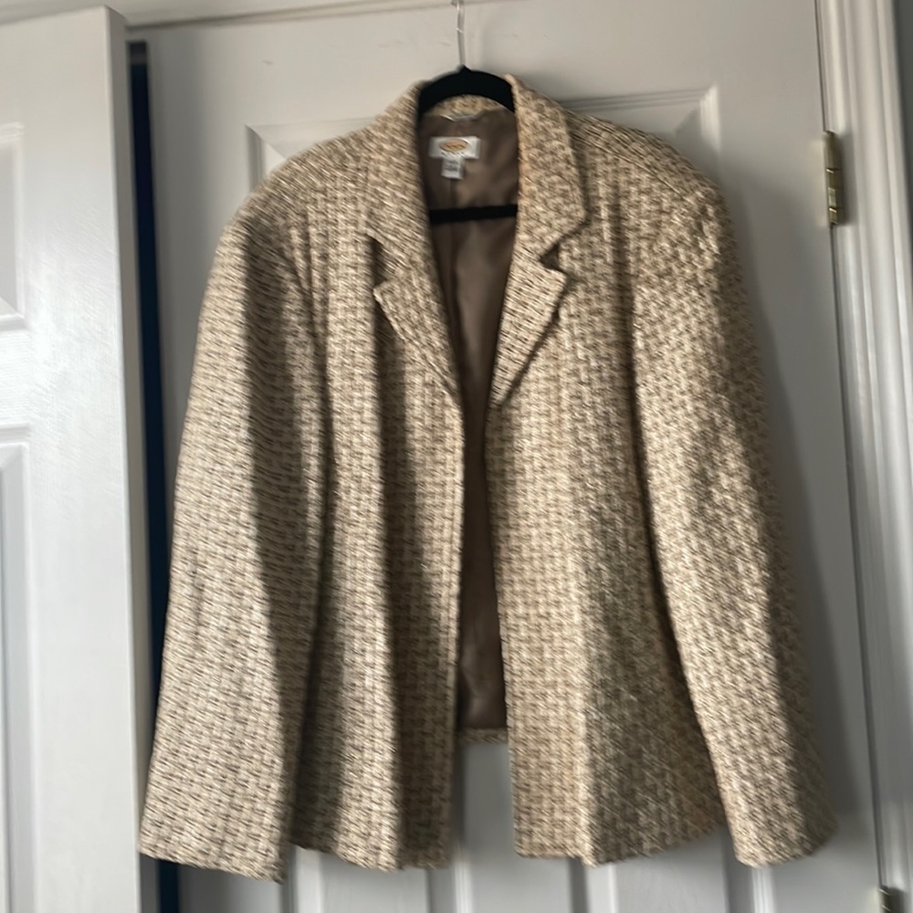 Talbots women, jacket and cream, white and gold thread24w excellent condition